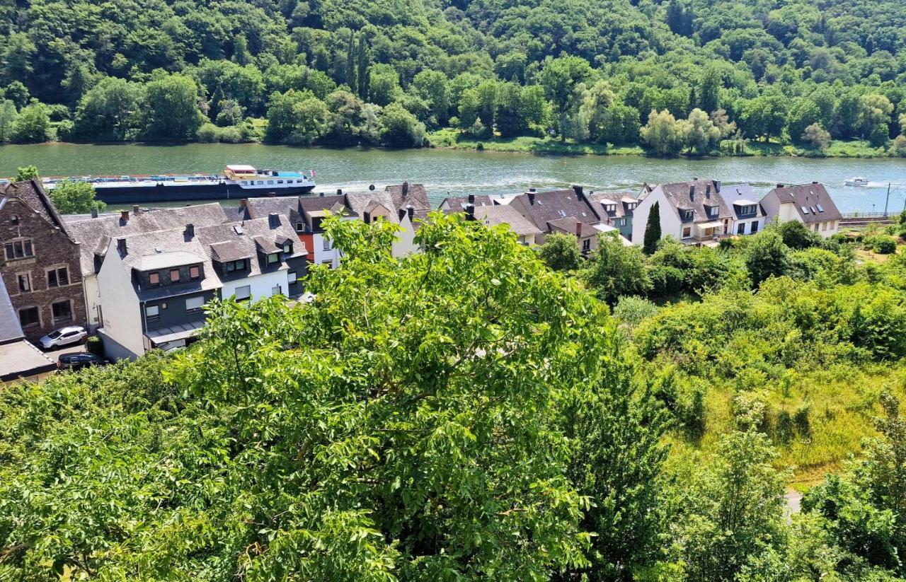Riesling Appartement For 2 - 4 People - Billiards - Balcony With Mosel View - Parking - Wine Barrel Bar - Fully Equipped Kitchen - Netflix - Waiputv - 3 Km From Cochem Klotten Zewnętrze zdjęcie