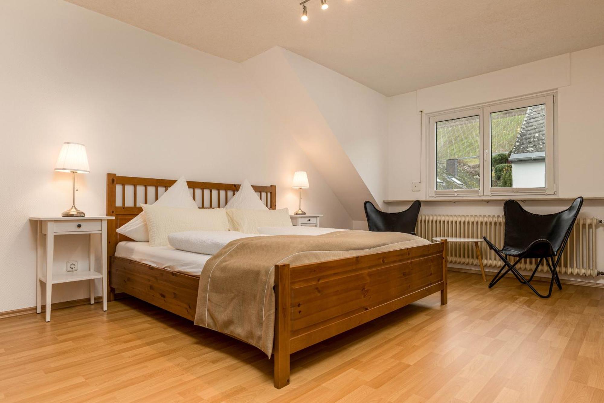 Riesling Appartement For 2 - 4 People - Billiards - Balcony With Mosel View - Parking - Wine Barrel Bar - Fully Equipped Kitchen - Netflix - Waiputv - 3 Km From Cochem Klotten Zewnętrze zdjęcie