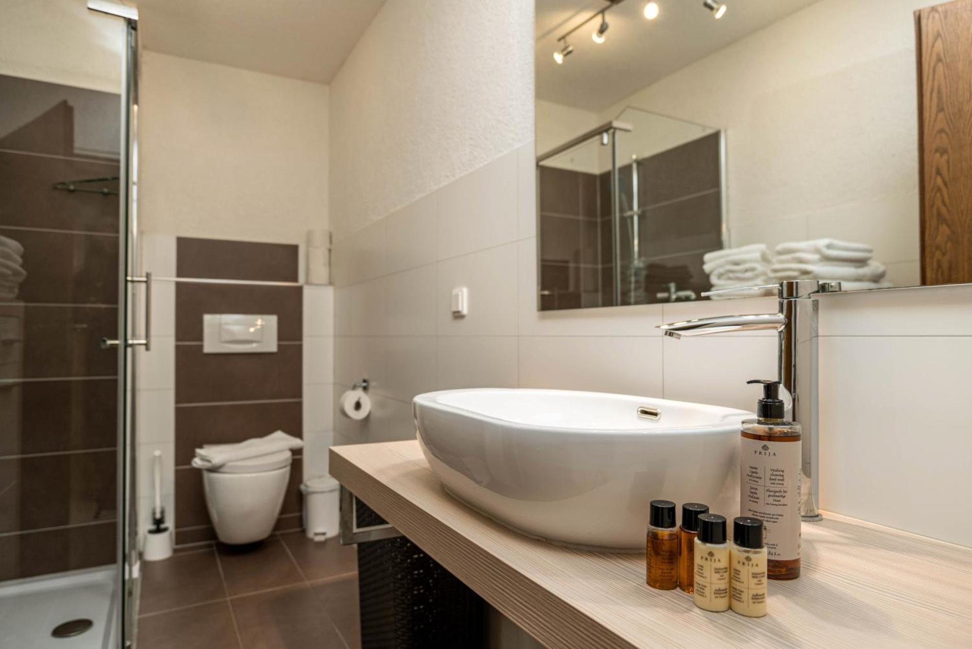 Riesling Appartement For 2 - 4 People - Billiards - Balcony With Mosel View - Parking - Wine Barrel Bar - Fully Equipped Kitchen - Netflix - Waiputv - 3 Km From Cochem Klotten Zewnętrze zdjęcie